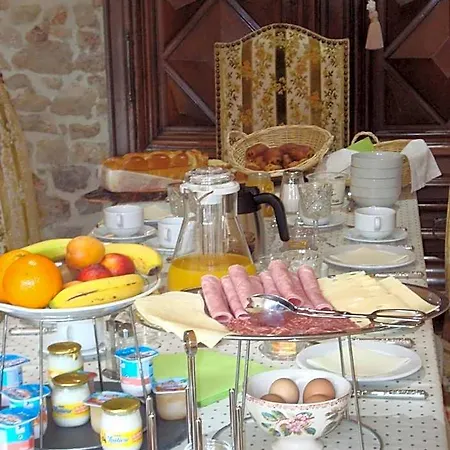 Le Fief De La Ribeyre Oda ve Kahvaltı 4*