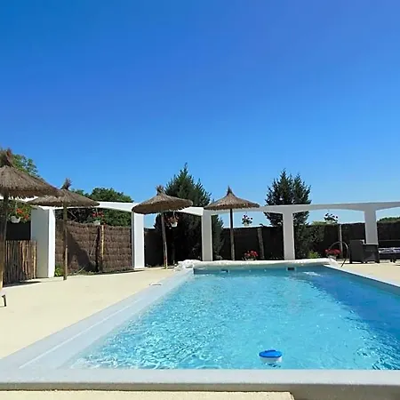Le Fief De La Ribeyre Bed & Breakfast 4*