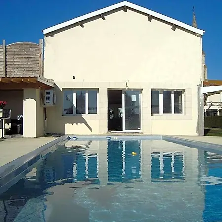 Le Fief De La Ribeyre Bed & Breakfast Queyrac