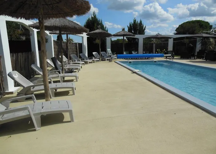 Le Fief De La Ribeyre Bed & Breakfast 4*