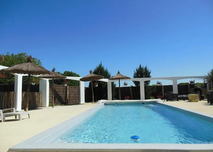 Le Fief De La Ribeyre Bed & Breakfast 4*